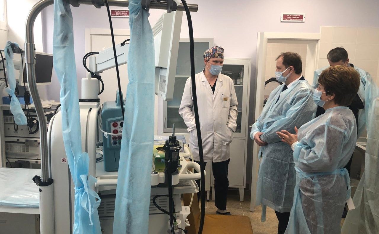 Екатерина Алтабаева и заместитель губернатора города Севастополя Александр Кулагин посетили Севастопольский городской онкологический диспансер имени А.А. Задорожного