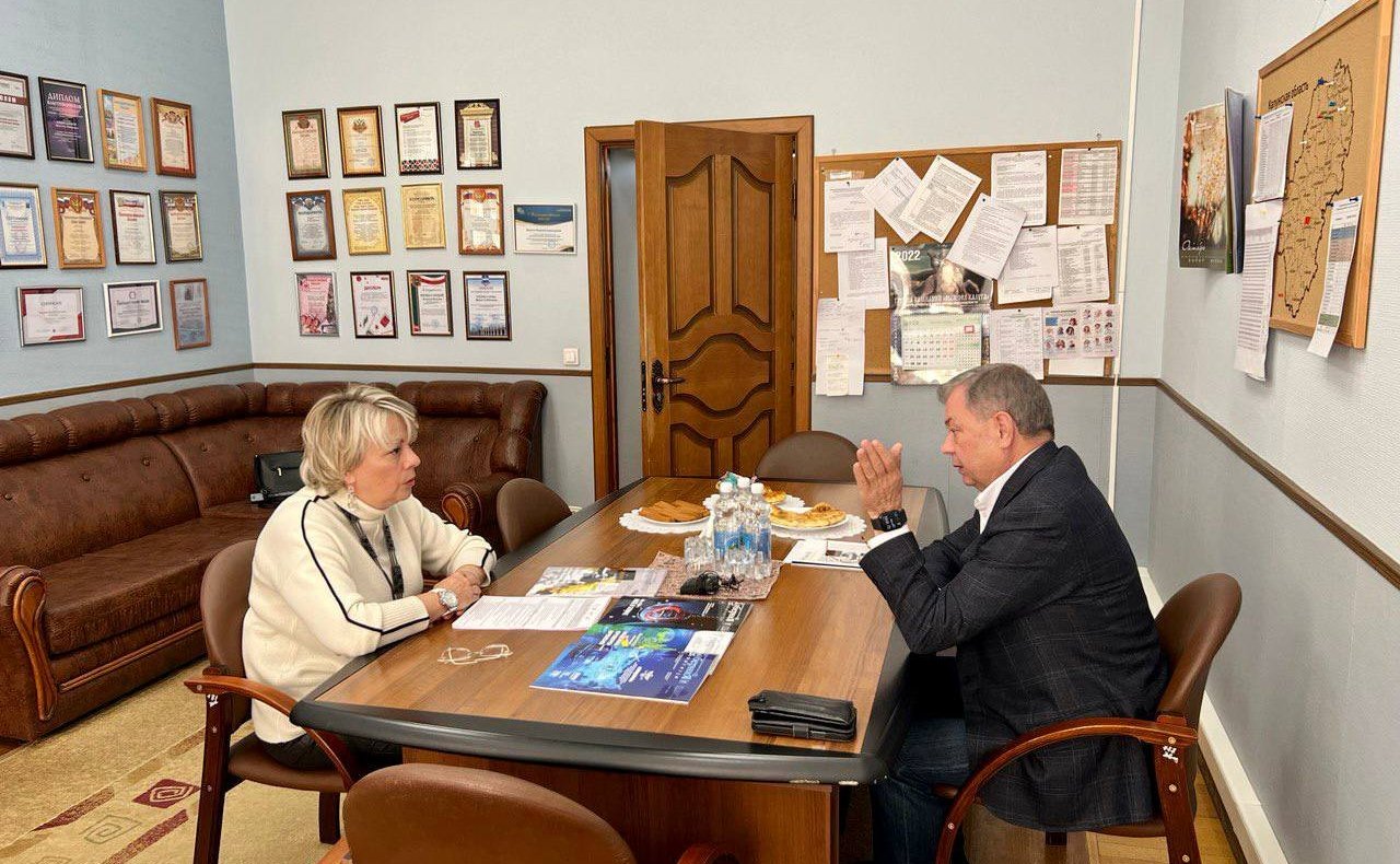 Анатолий Артамонов посетил завод «Калугаприбор», провел встречи с руководством ТПП Калужской области и волонтерами