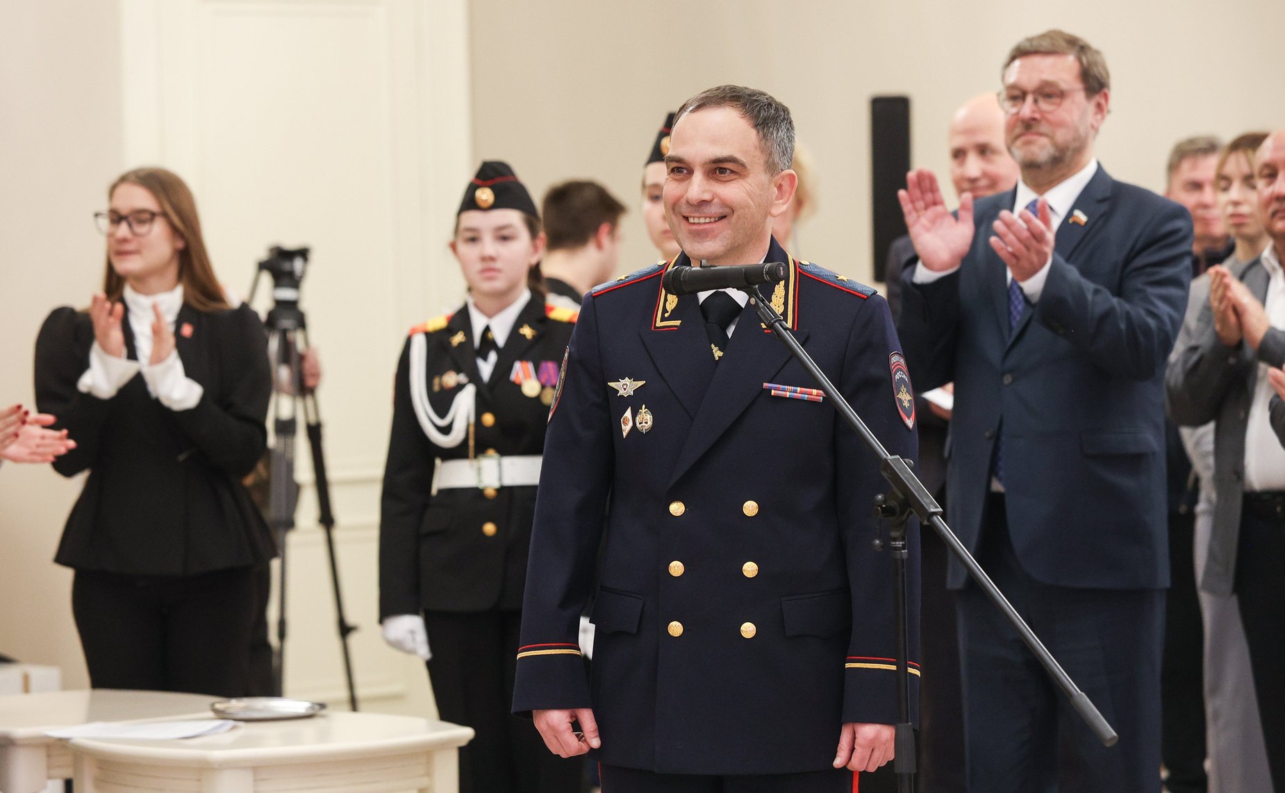 Торжественная церемония вручения паспортов граждан Российской Федерации группе участников встречи – представителям Общероссийского общественно-государственного движения детей и молодежи «Движение Первых»