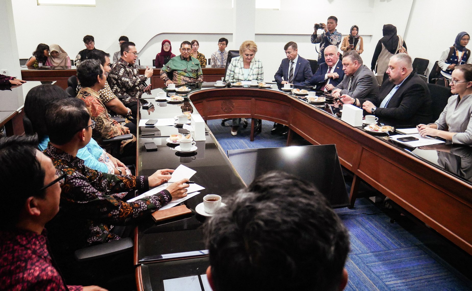 Делегация Совета Федерации посетила Университет Индонезии в Джакарте и провела встречу с руководством учебного заведения и со студентами, изучающими русский язык