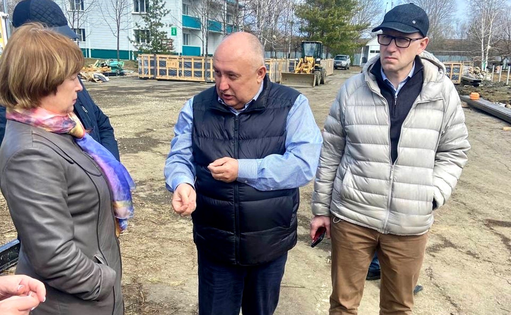 Андрей Базилевский в ходе региональной поездки побывал на строительных площадках загородных оздоровительных лагерей