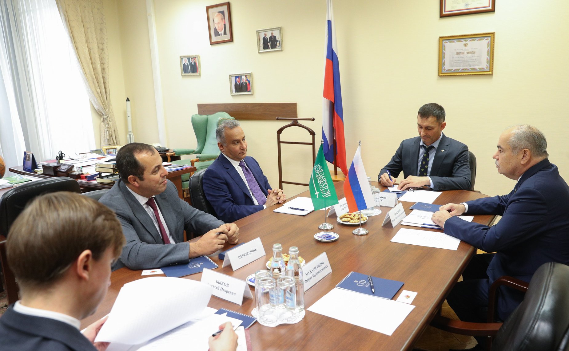 Встреча Ильяса Умаханова с Чрезвычайным и Полномочным Послом Королевства Саудовская Аравия в Российской Федерации Абдулрахманом Аль-Ахмедом