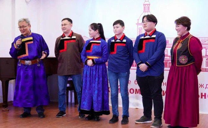 Баир Жамсуев принял участие в первом турнире Героя России Балдана Цыдыпова по бурятской народной игре «Шагай наадан», посвященный Году семьи в России