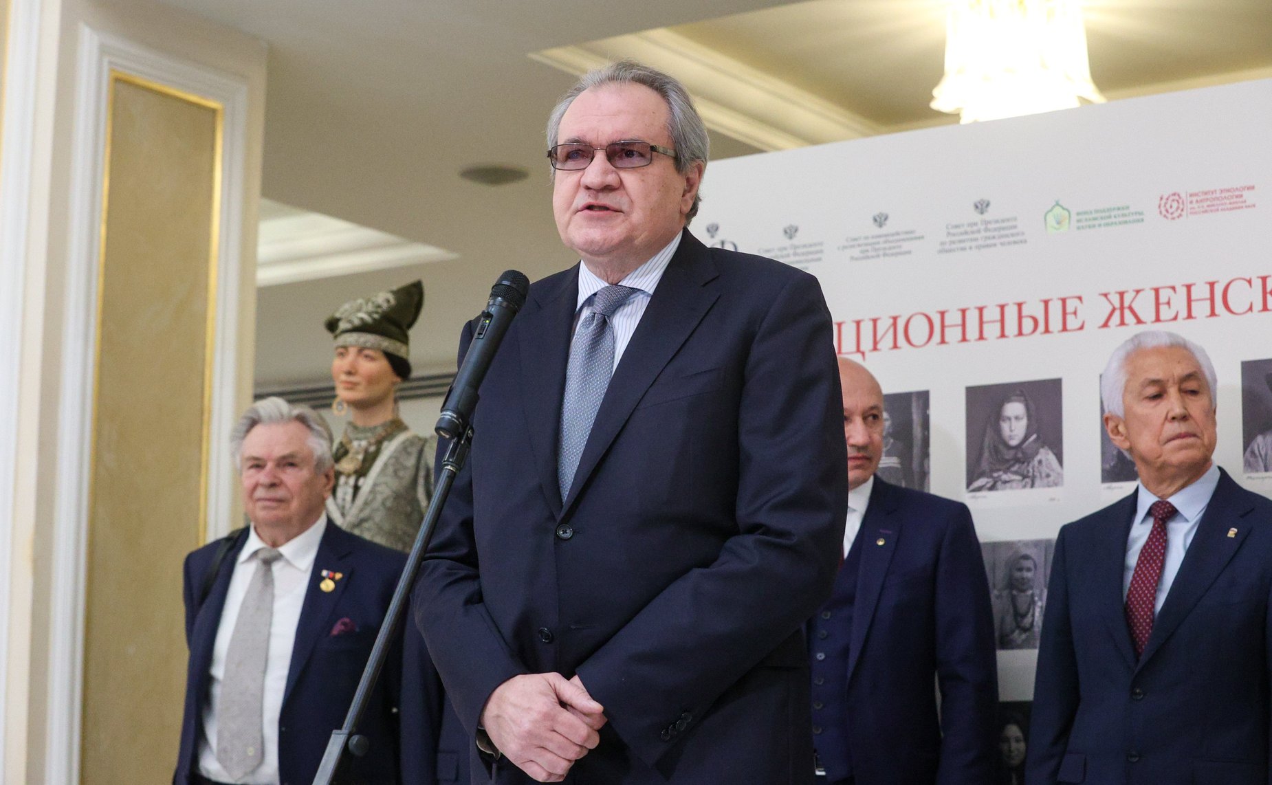 В Совете Федерации открылась выставка «Традиционные женские образы России»