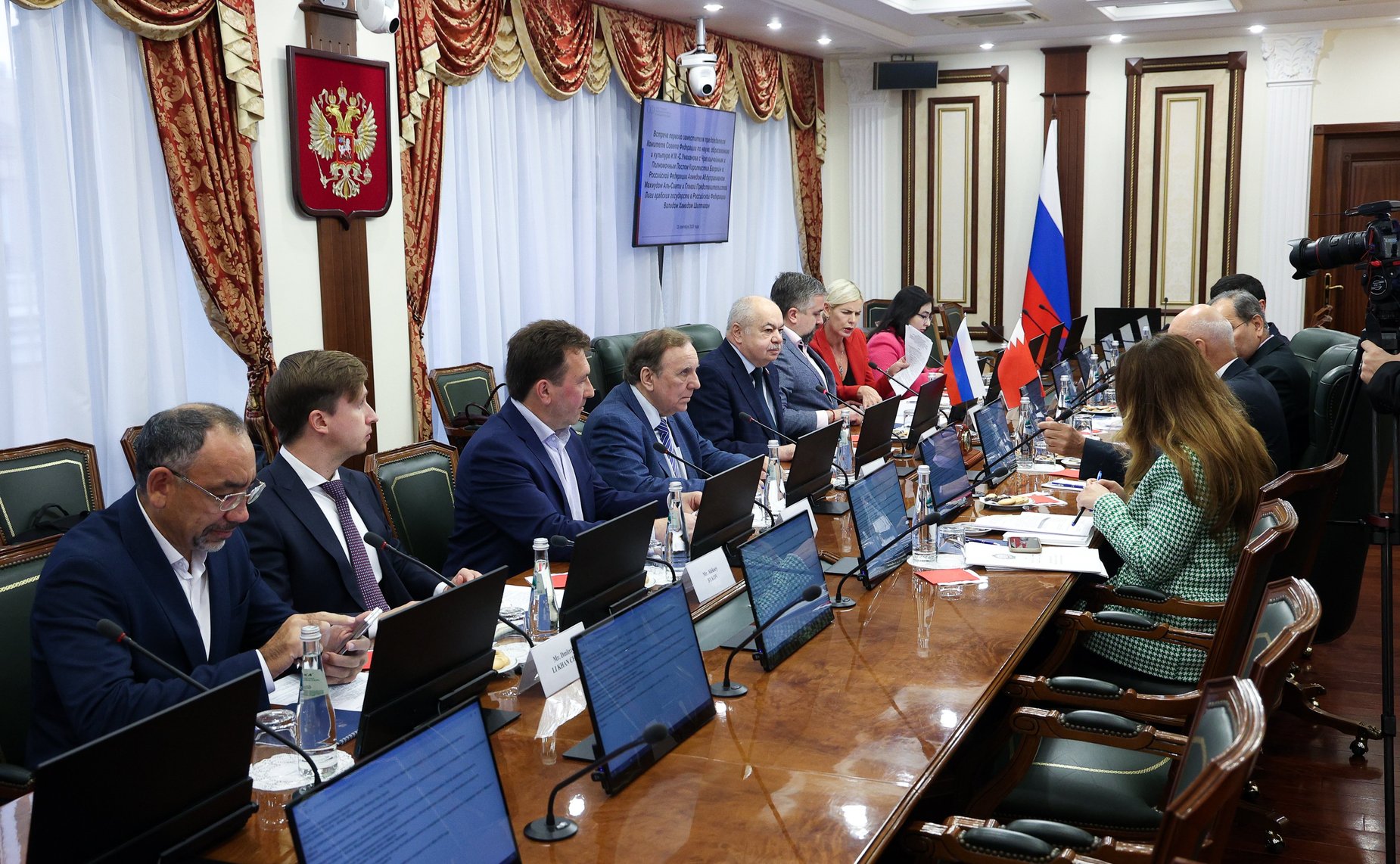 Ильяс Умаханов провел встречу с Чрезвычайным и Полномочным Послом Королевства Бахрейн в РФ Ахмедом Абдулрахманом Махмудом Аль-Саати и Главой Представительства Лиги арабских государств в России Валидом Хамидом Шилтагом