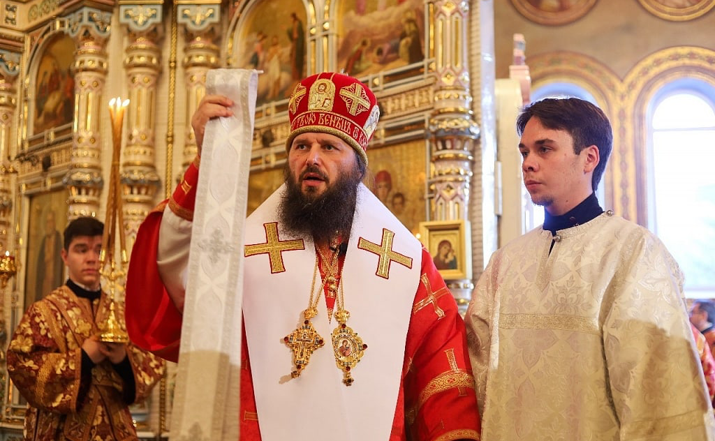 Маргарита Павлова приняла участие в литургии, прошедшей в честь десятилетия со дня создания Челябинской митрополии и Соборного празднования южноуральских святых, а также в молебне о российском воинстве