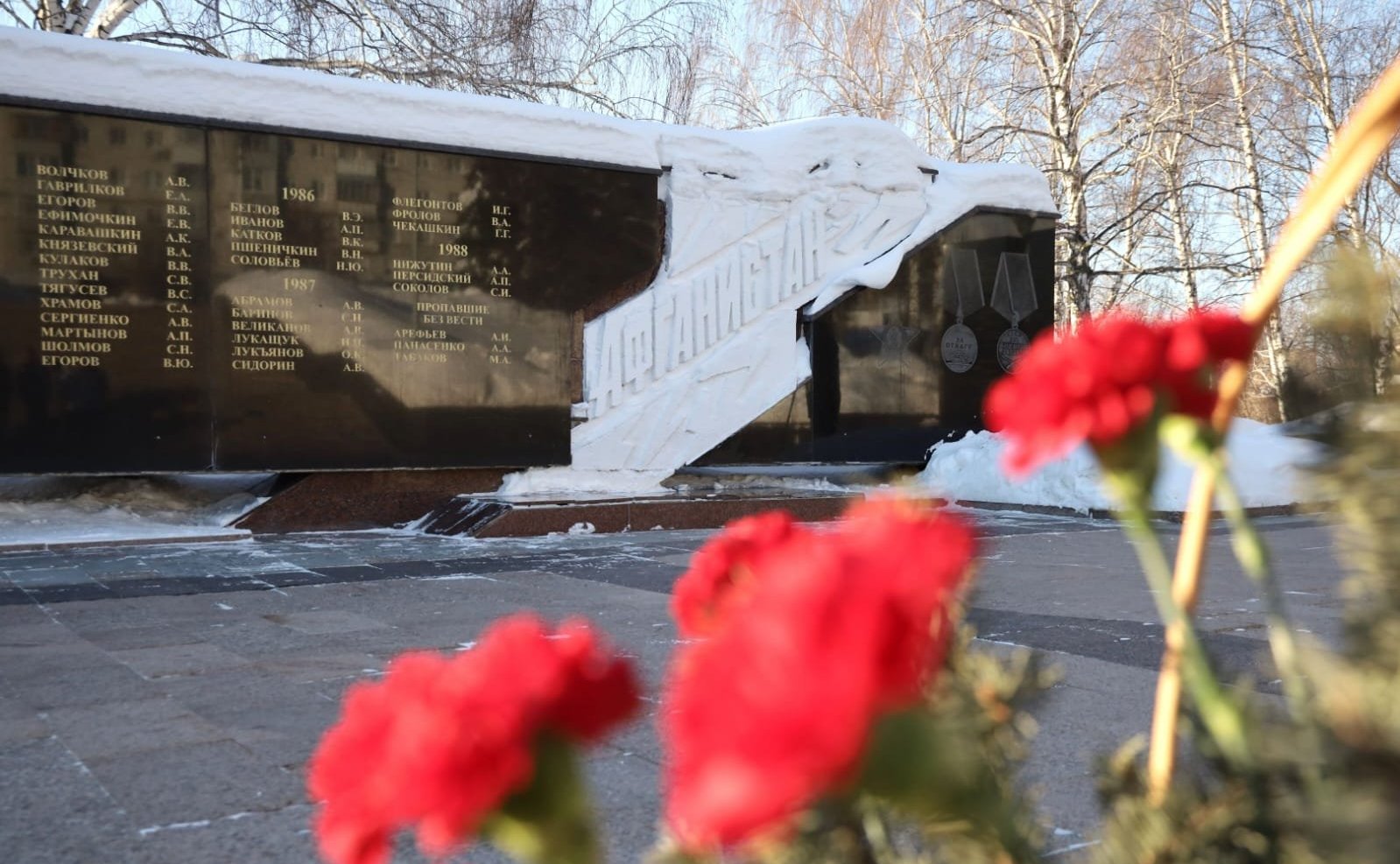 Сергей Рябухин в ходе рабочей поездки в регион принял участие в митинге памяти россиян, исполнявших служебный долг за пределами Отечества