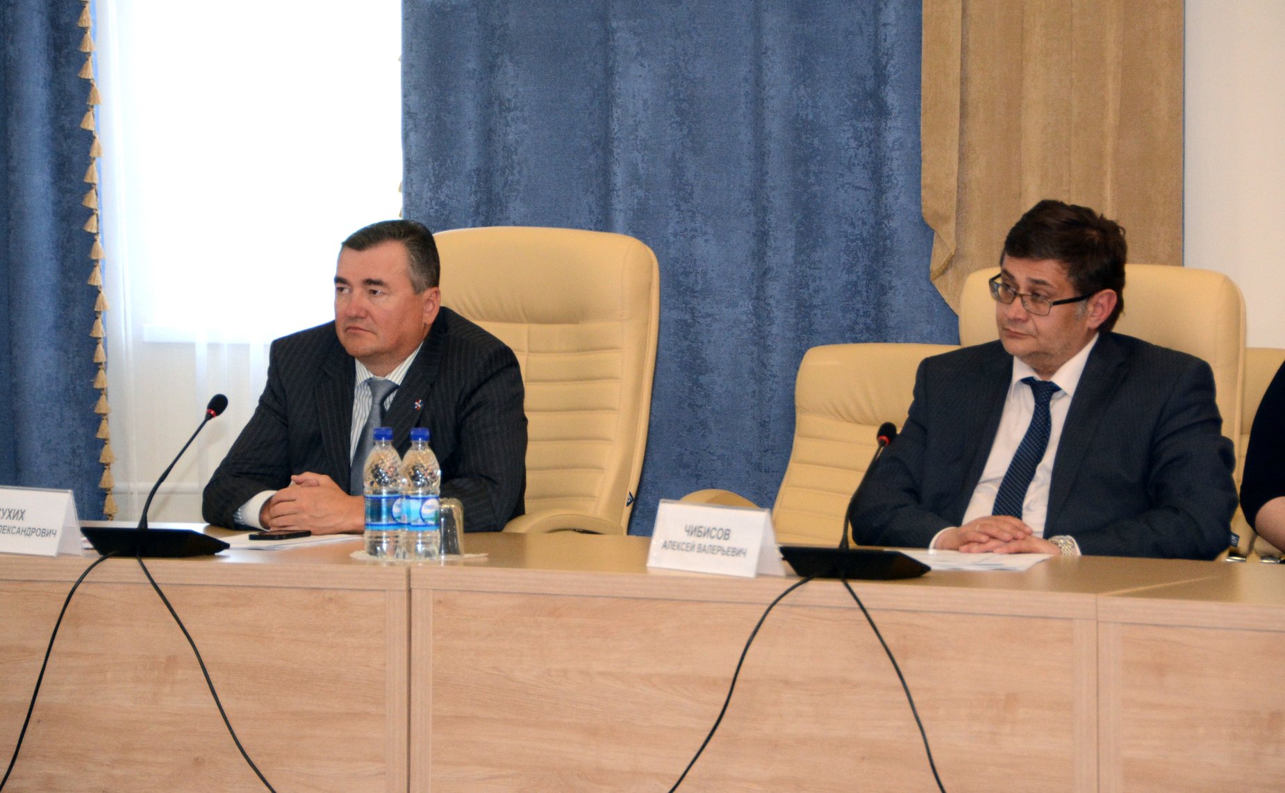 В. Сухихи и А. Чибисов