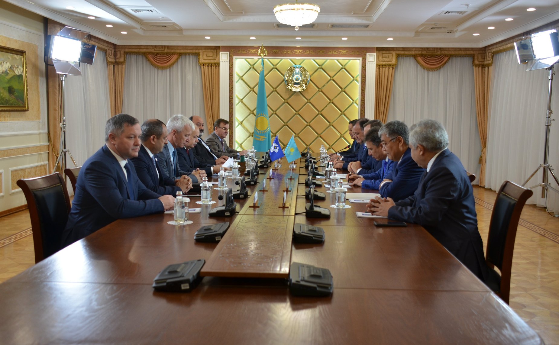 Визит группы международных наблюдателей от МПА СНГ на досрочные выборы Президента Республики Казахстан