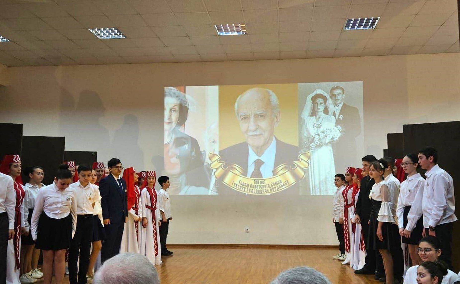 Российские сенаторы посетили школу № 192 им. Г. Варданяна