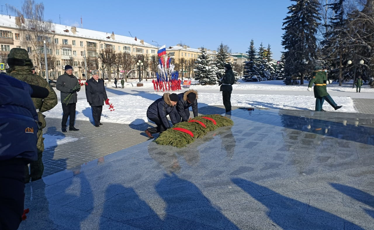 Сергей Мартынов принял участие в возложении цветов к Вечному огню в Йошкар-Оле и посетил ракетную дивизию