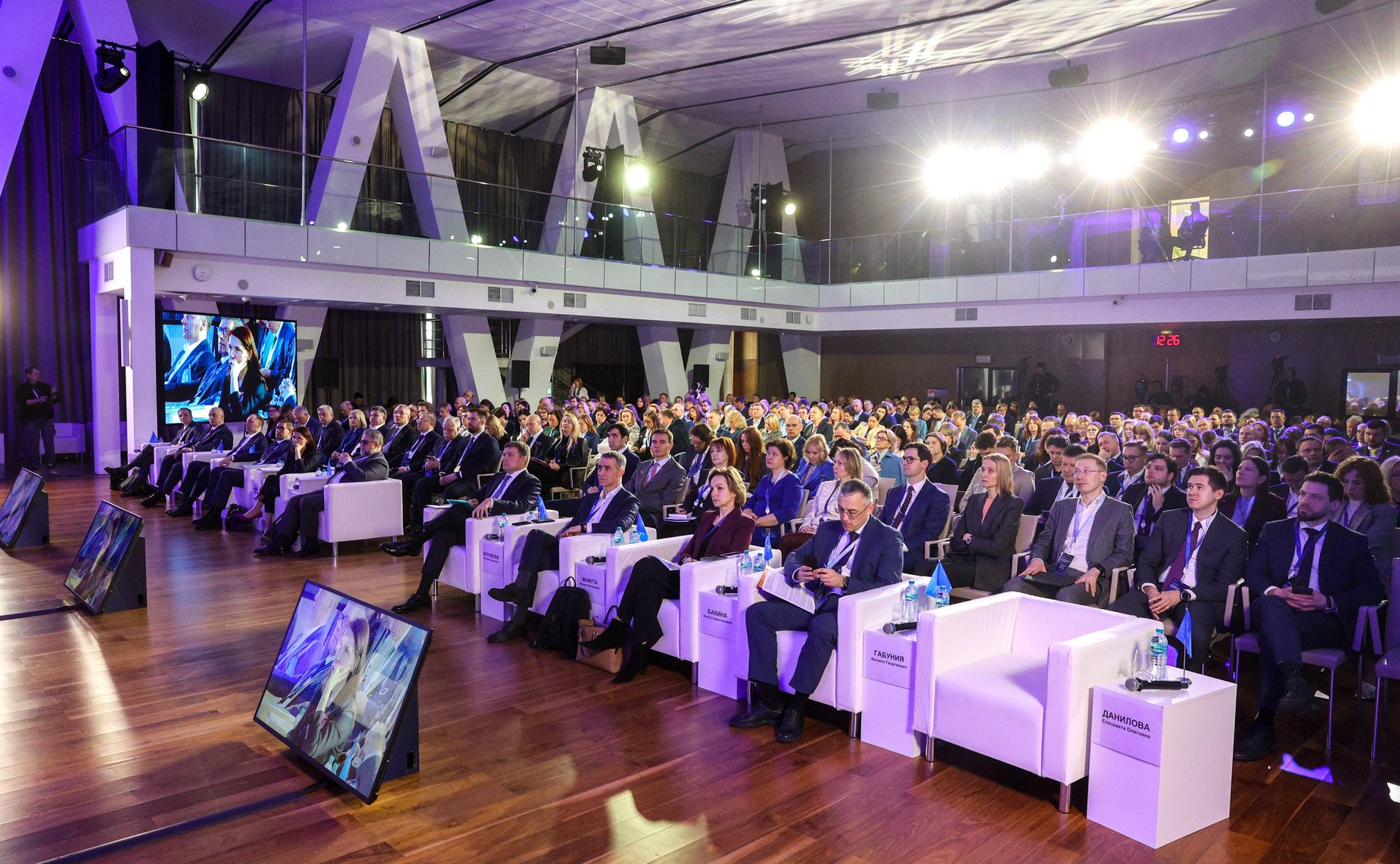 Заместитель Председателя Совета Федерации Николай Журавлев принял участие в пленарной сессии Ежегодной встречи Ассоциации Банков России с руководством Центрального Банка