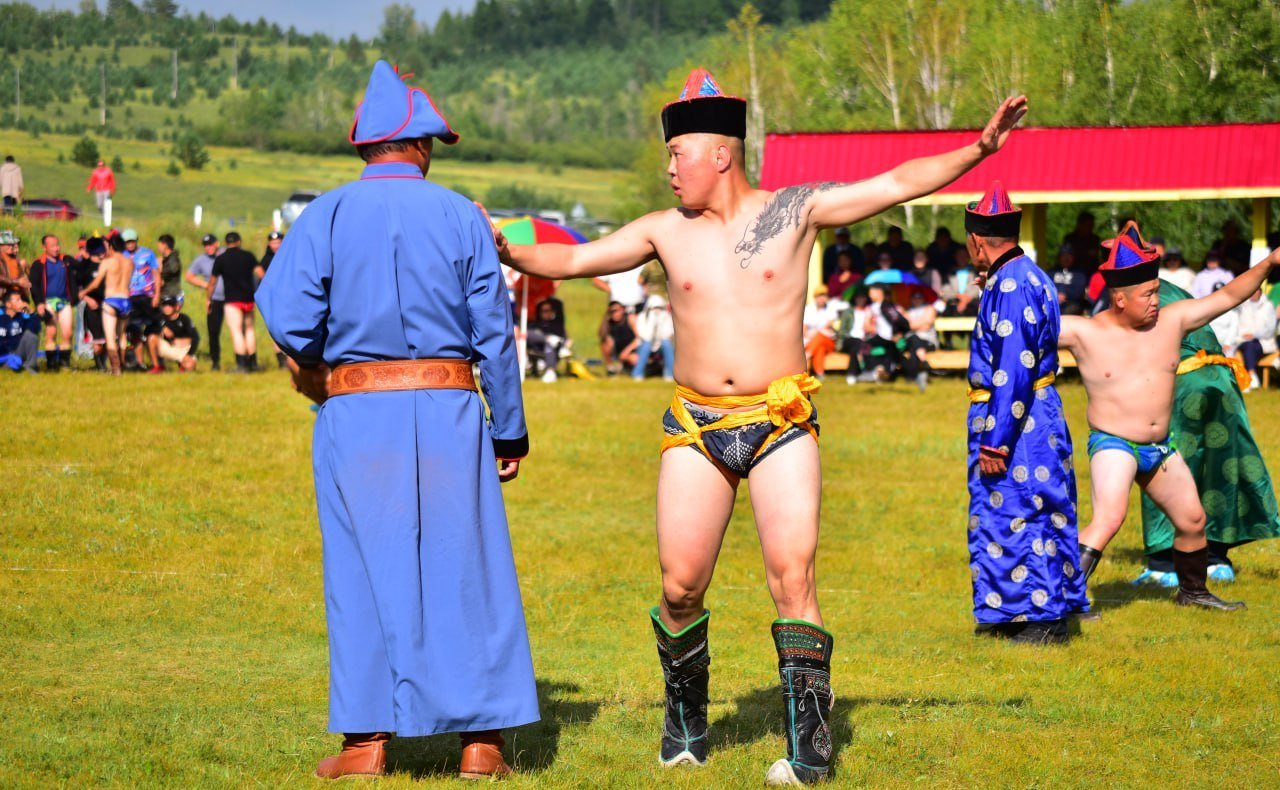XVIII открытый чемпионат по бурятской борьбе «Барилдаан» «Большой приз Алханая», который прошел на территории национального парка «Алханай»