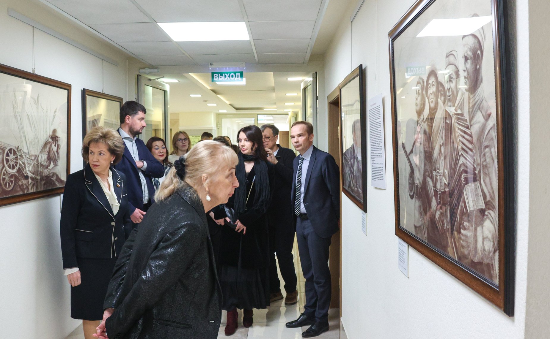 Торжественное открытие выставки Народного художника РФ Людмилы Юга «Нить времен. Подвиг Победы»