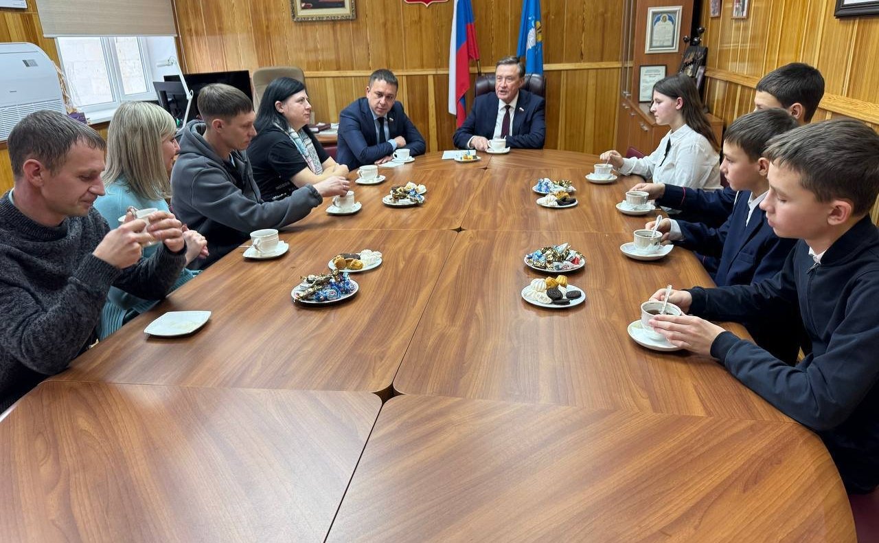 Сергей Рябухин и Айрат Гибатдинов приняли участие в прошедшей в регионе церемонии награждения юных героев памятными медалями Совета Федерации «За проявленное мужество»