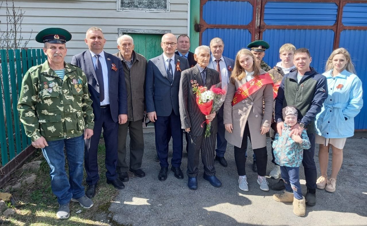 Олег Цепкин поздравил ветеранов Великой Отечественной войны городов Трехгорного, Сатки и Юрюзани с наступающим Днем Победы