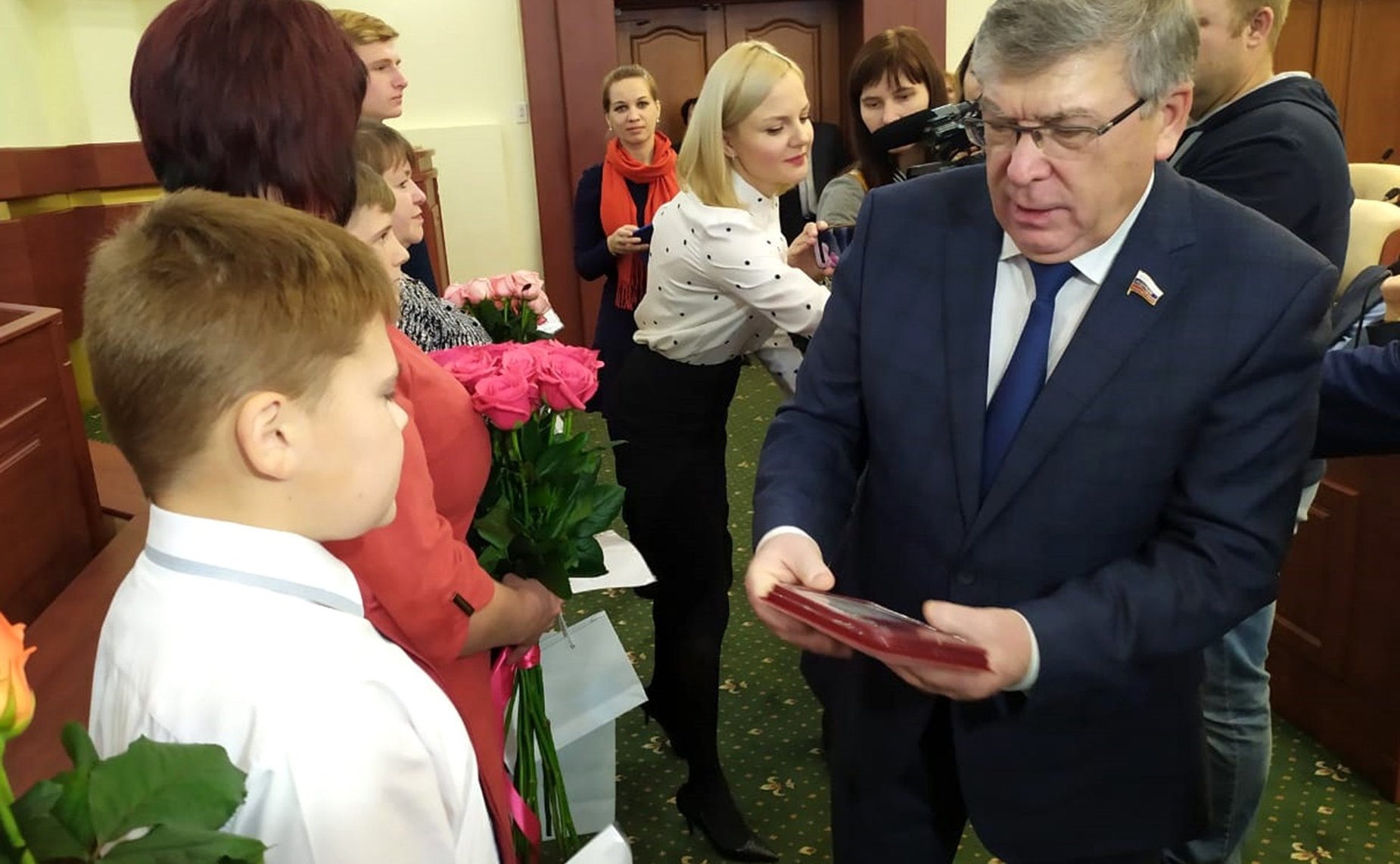 Валерий Рязанский и Александр Михайлов в Курске наградили детей-героев