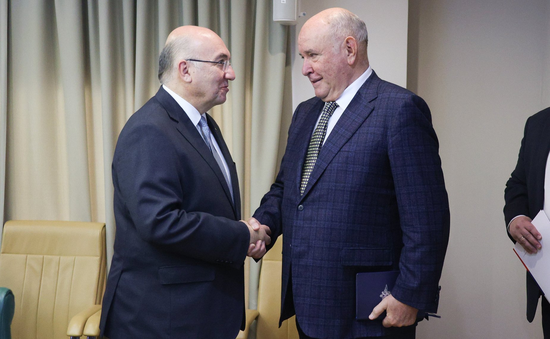 Встреча Председателя Комитета СФ по международным делам Григория Карасина с Чрезвычайным и Полномочным Послом Турецкой Республики в РФ Мехметом Самсаром