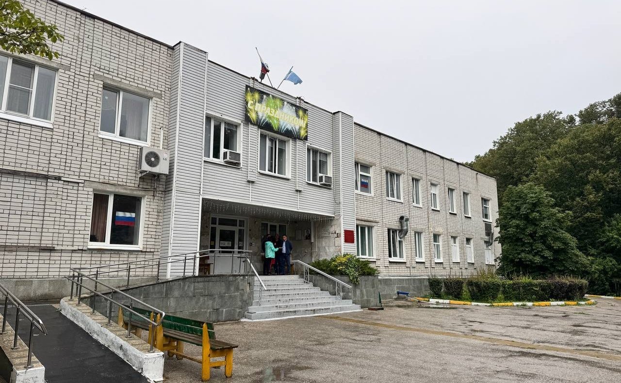 Айрат Гибатдинов проверил ход ремонта социальных объектов Ульяновского района