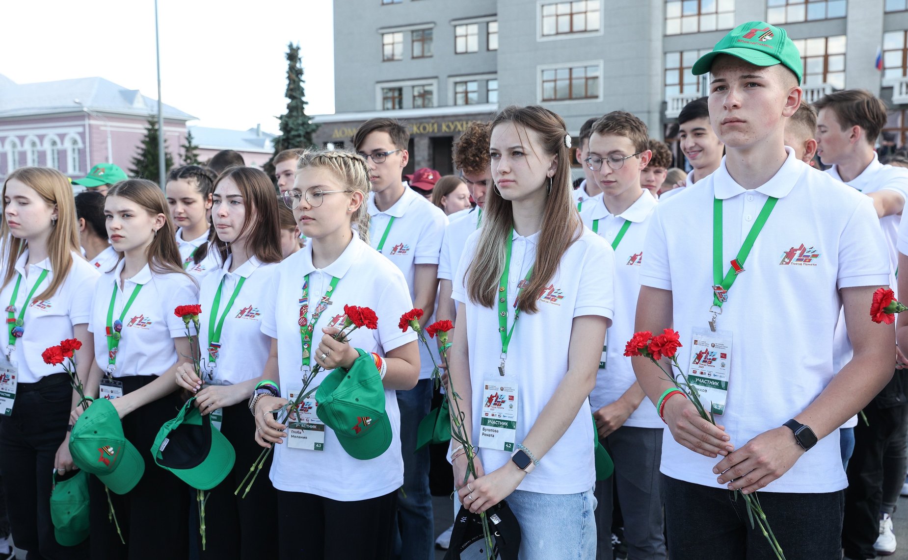 Валентина Матвиенко и Наталья Кочанова вместе с участниками «Поезда Памяти» возложили цветы к памятнику генералу Минигали Шаймуратову и мемориалу павшим в боях за Родину