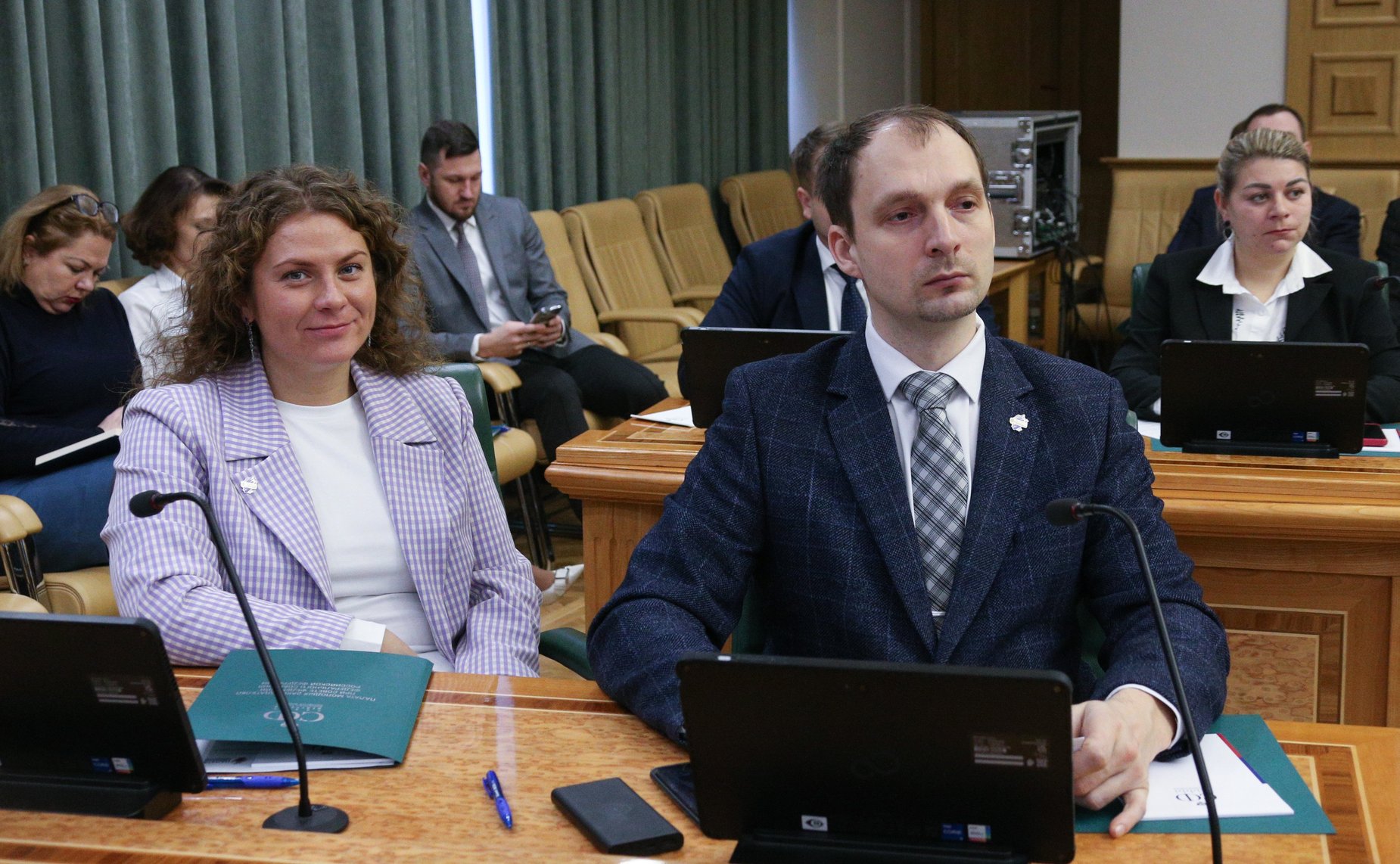 Первый заместитель председателя Комитета СФ по социальной политике Александр Варфоломеев провел встречу молодых парламентариев на тему «Время созидать. Молодежь как основа нового мира»