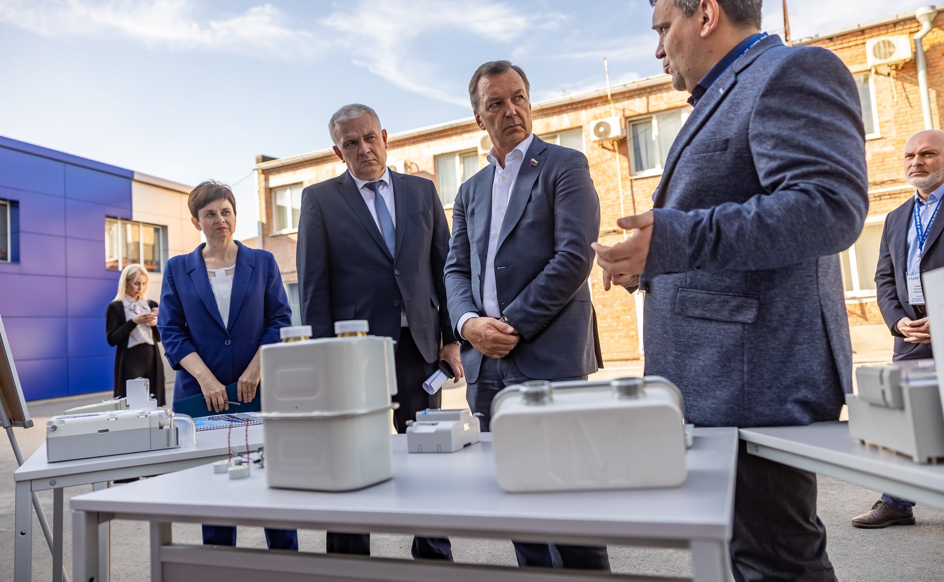 Первый заместитель Председателя СФ Андрей Яцкин в рамках поездки в Ростовскую область посетил одну из компаний, которая занимается производством умных счетчиков и ПО для учета энерго- и газопотребления