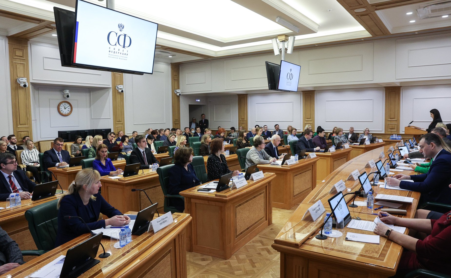 Семинар для помощников сенаторов РФ по работе в СФ, работающих по срочному служебному контракту или по срочному трудовому договорю, по вопросам обеспечения деятельности сенаторов РФ совместно с Управлением государственной службы и кадров Аппарата СФ