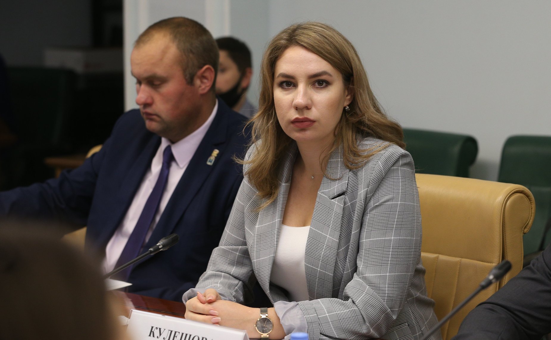 Заседание «круглого стола» с участием членов Палаты молодых законодателей