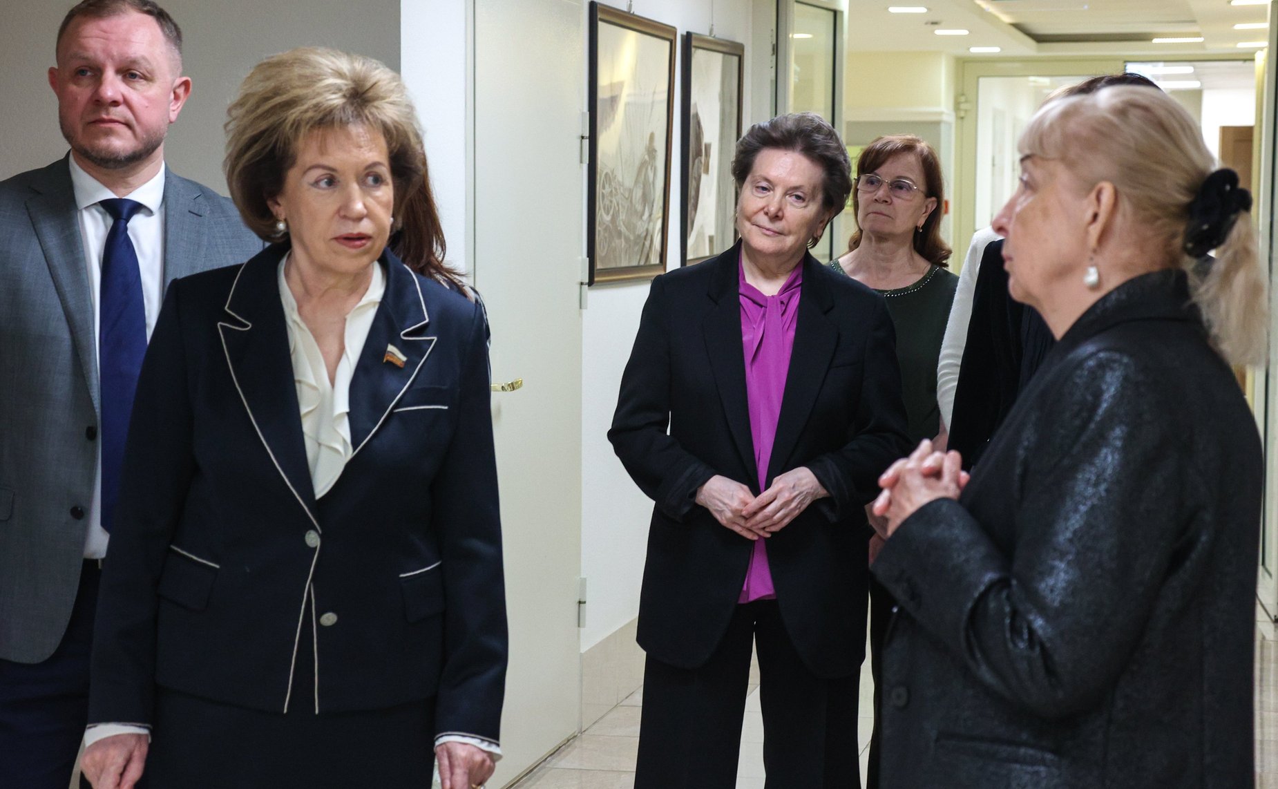 Торжественное открытие выставки Народного художника РФ Людмилы Юга «Нить времен. Подвиг Победы»