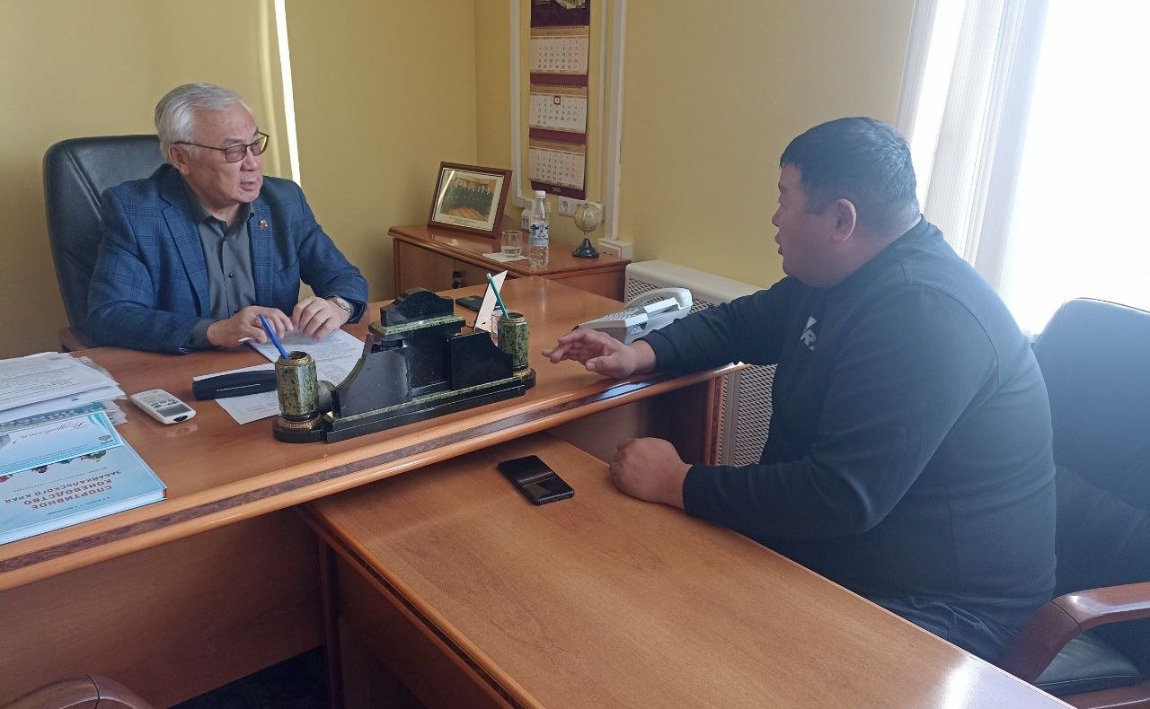 Баир Жамсуев провел прием граждан по личным вопросам в поселке Агинское