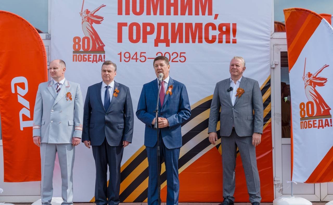 Председатель Комитета СФ по федеративному устройству, региональной политике, местному самоуправлению и делам Севера Андрей Шевченко принял участие в торжественной встрече «Поезда Победы» на вокзале Оренбурга
