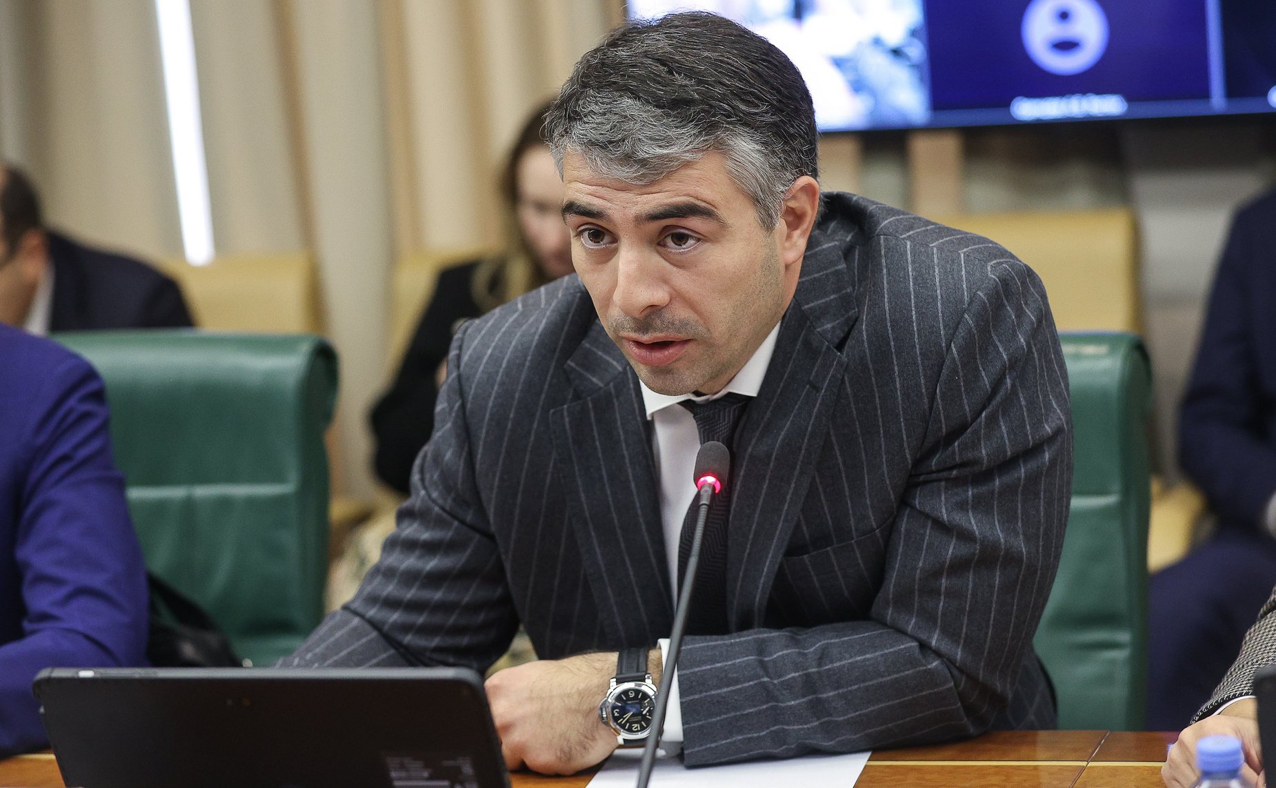 Круглый стол на тему «О мерах поддержки государственных корпораций и акционерных обществ с государственным участием»