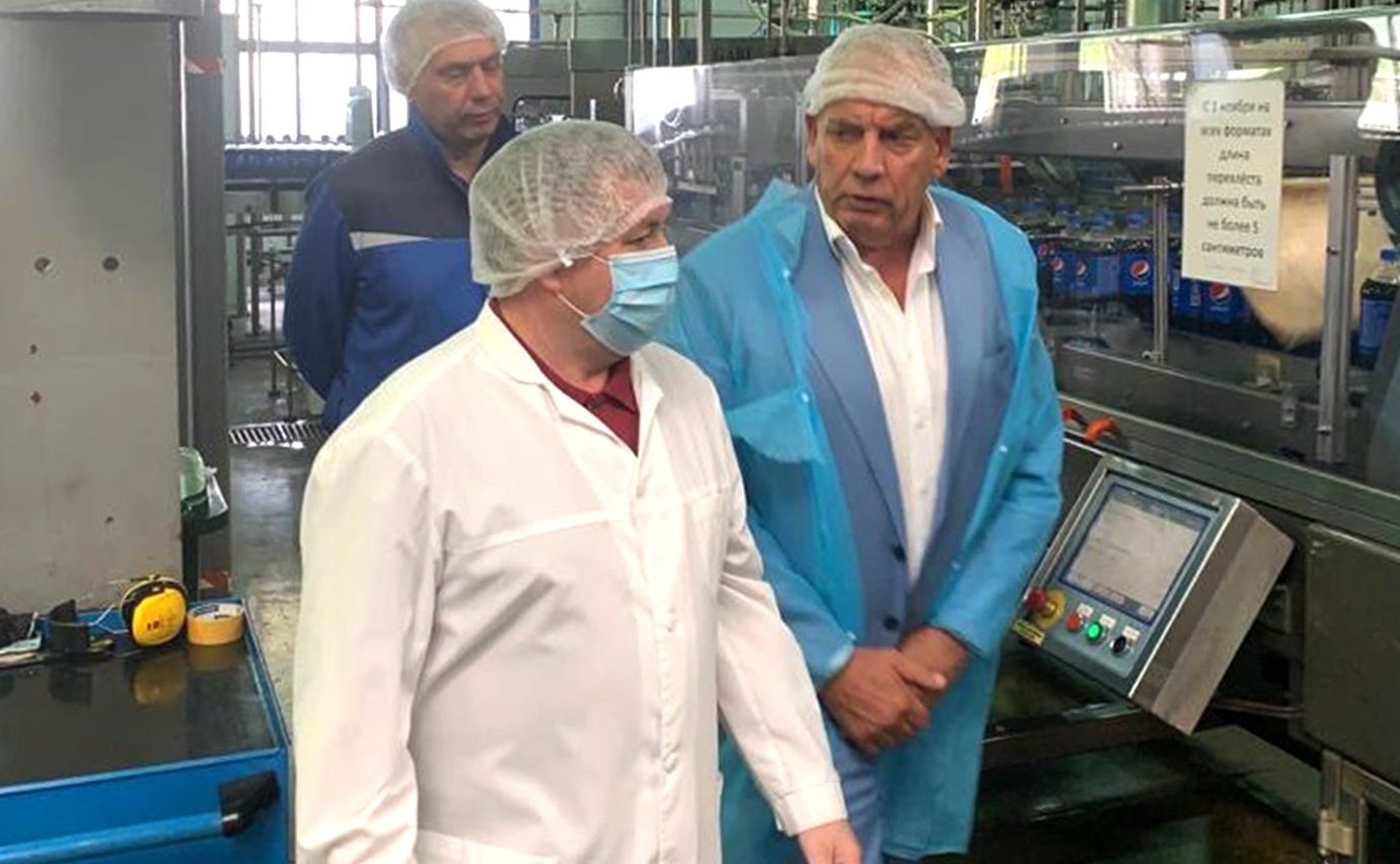Сенатор Сергей Митин посетил два крупнейших в Новосибирской области предприятия по производству упакованной питьевой воды