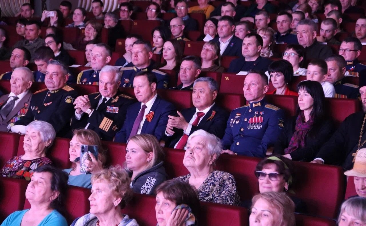 Александр Ролик принял участие в памятных и торжественных мероприятиях, посвящённых празднованию 81-й годовщины Победы в Великой Отечественной войне, прошедших во Владивостоке и Артёме