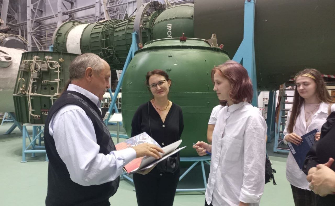 Денис Гусев провёл встречу c руководителем некоммерческой организации дополнительного образования «Друзья Заполярья»