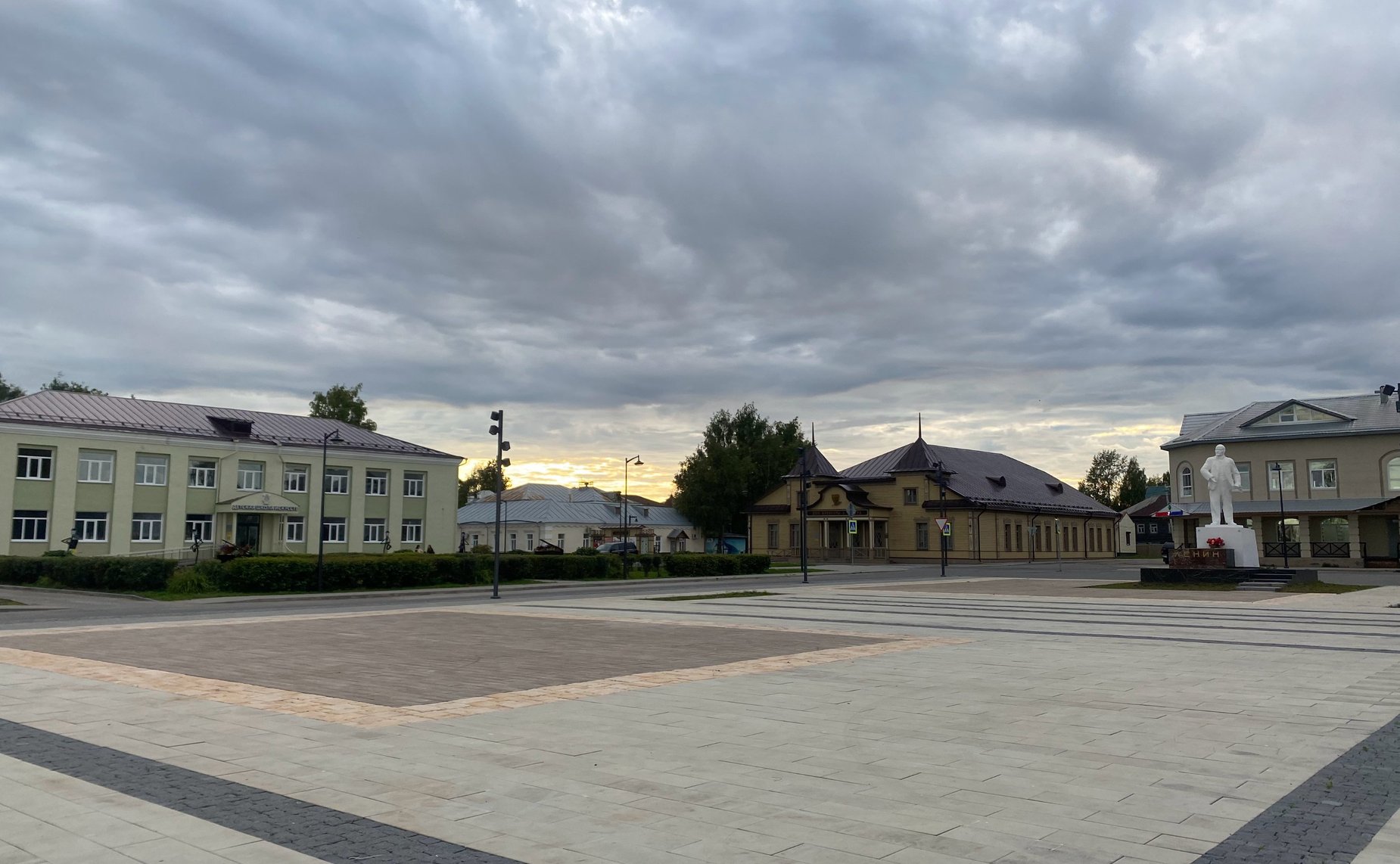 Иван Новиков посетил Коряжму и Каргополь