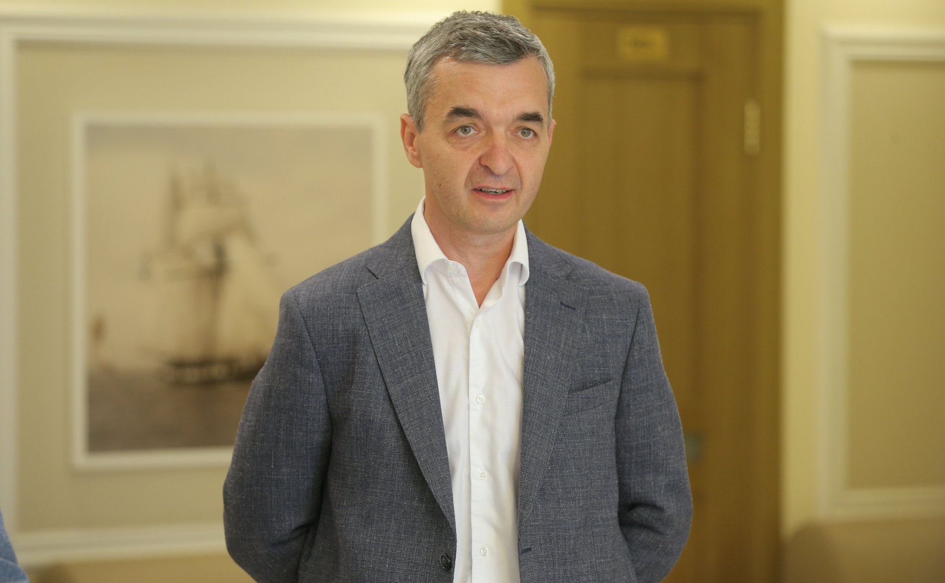 Олег Цепкин открыл в Совете Федерации выставку «Магнитка — город трудовой доблести, центр искусства и творчества»