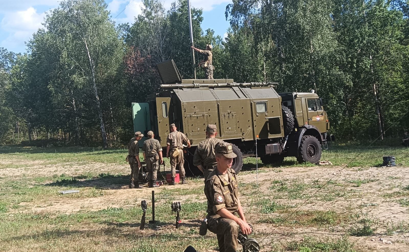 Сергей Рябухин в ходе рабочей поездки в регион посетил учебный центр войск связи Ульяновского гарнизона