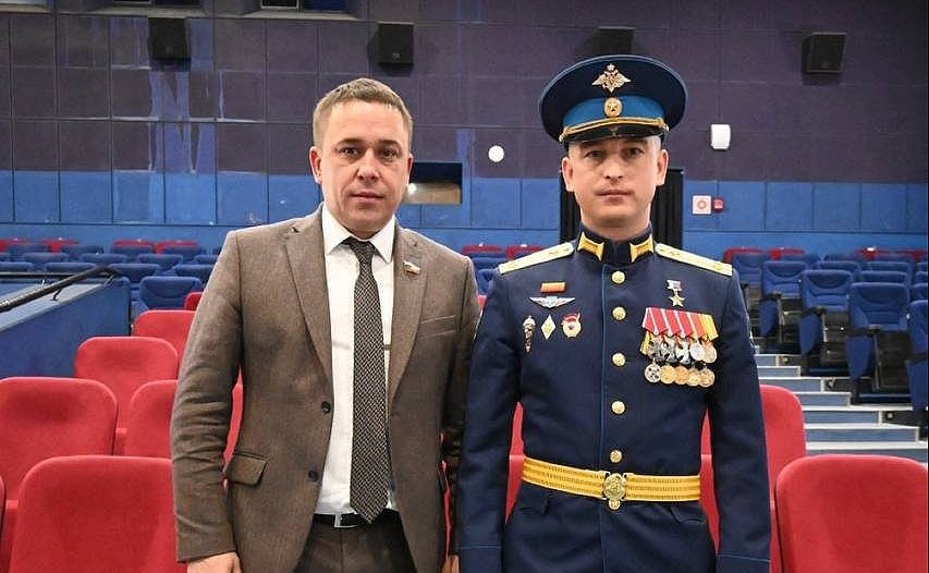 Айрат Гибатдинов принял участие в церемонии вручения Боевых знамен 328-й, 337-й, 345-й, 1180-артиллерийский и 2-й зенитно-ракетный полки 104-й гвардейской десантно-штурмовой дивизии