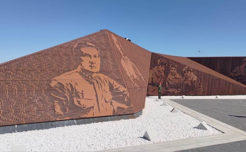 Проведение вахты памяти «Горсть земли» в России и Беларуси