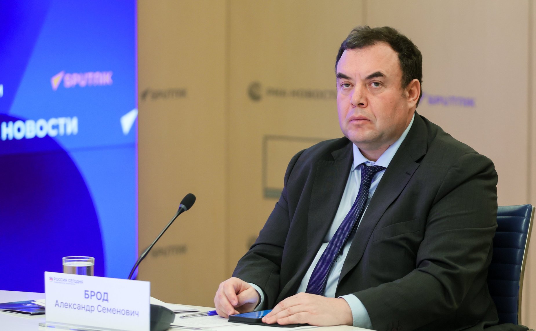 В пресс-центре медиагруппы «Россия сегодня» состоялась пресс-конференция Владимира Джабарова посвященная преступлениям киевского режима против военнопленных