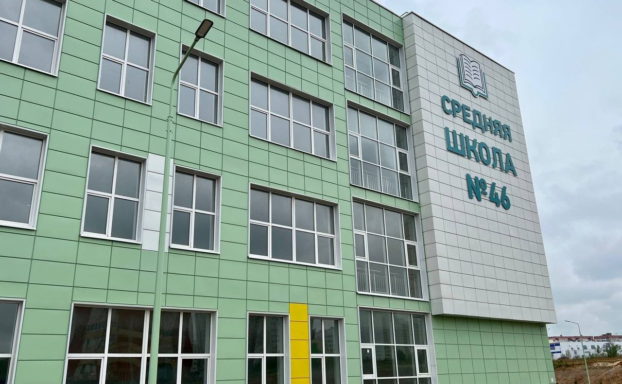 Анатолий Артамонов проконтролировал ход строительства и капремонта школ в Калуге