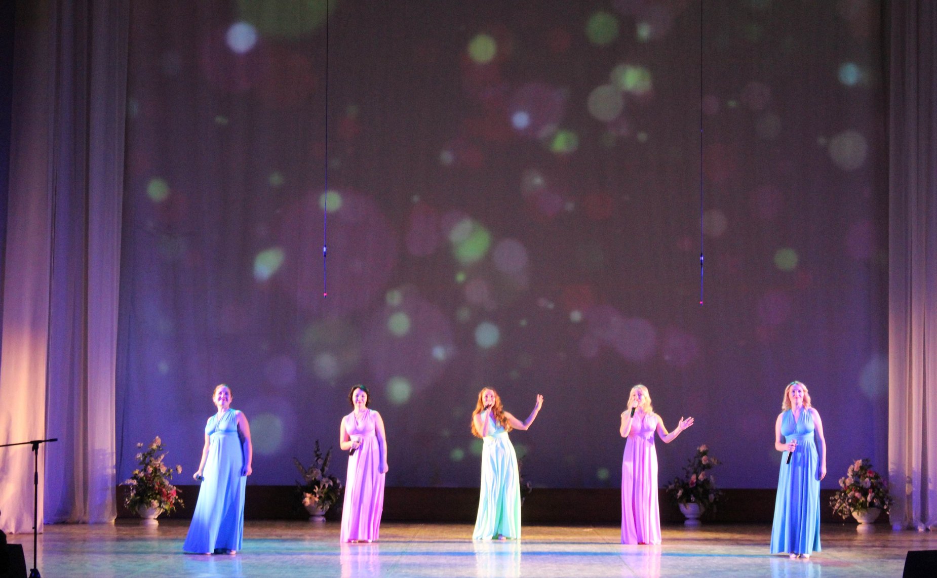 В Йошкар-Оле, на сцене ДК им. В.И.Ленина прошел красочный и колоритный Праздник национальных культур