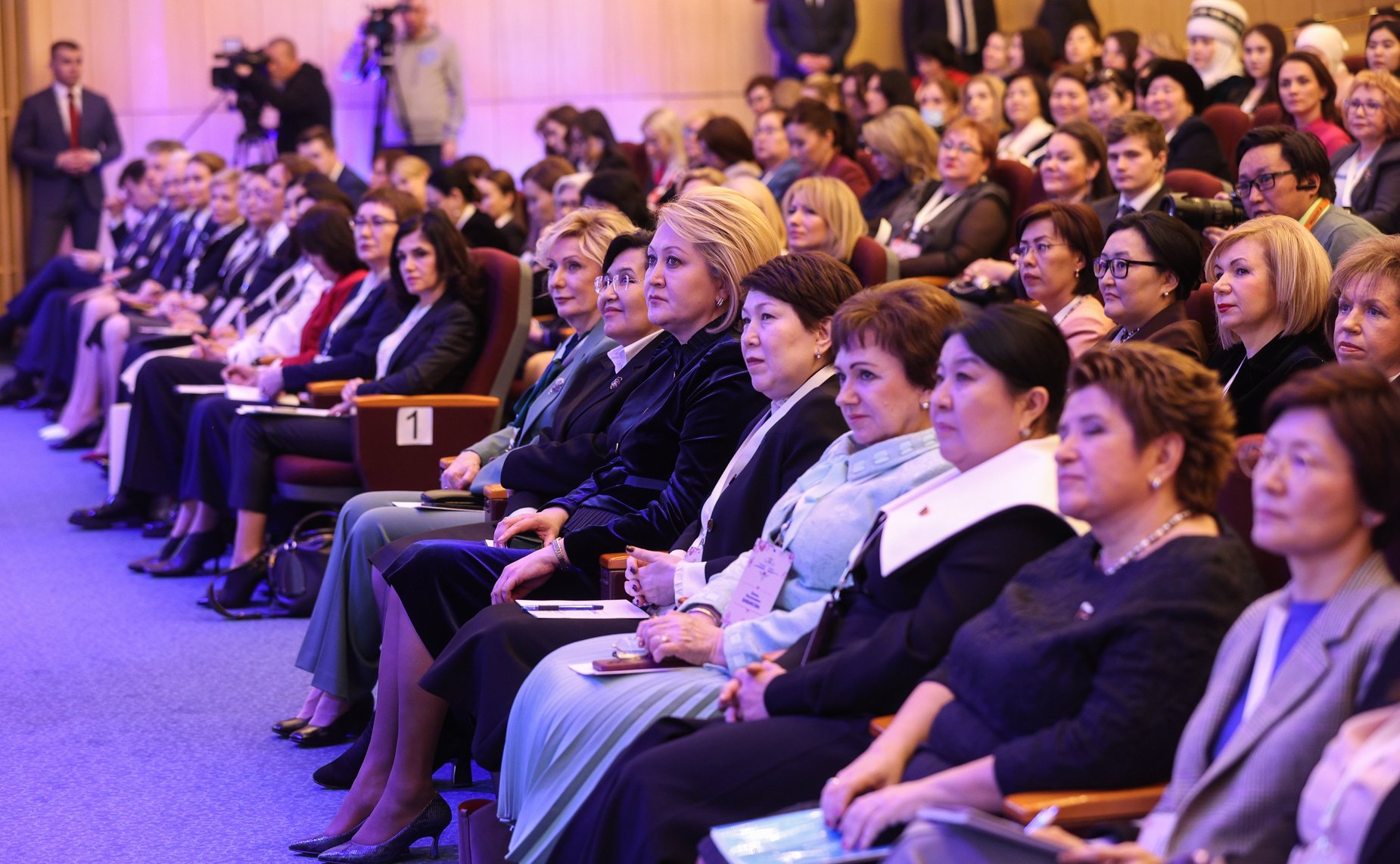 Пленарное заседание Первого Российско-Киргизского женского форума «Диалог женщин России и Кыргызстана во имя будущего»