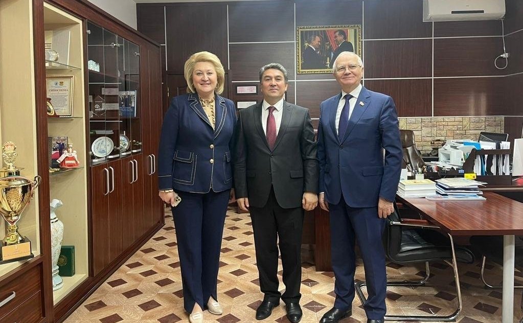 Сенаторы РФ в ходе визита делегации Совета Федерации в Республику Таджикистан провели встречу с российскими учителями, работающими в Таджикистане