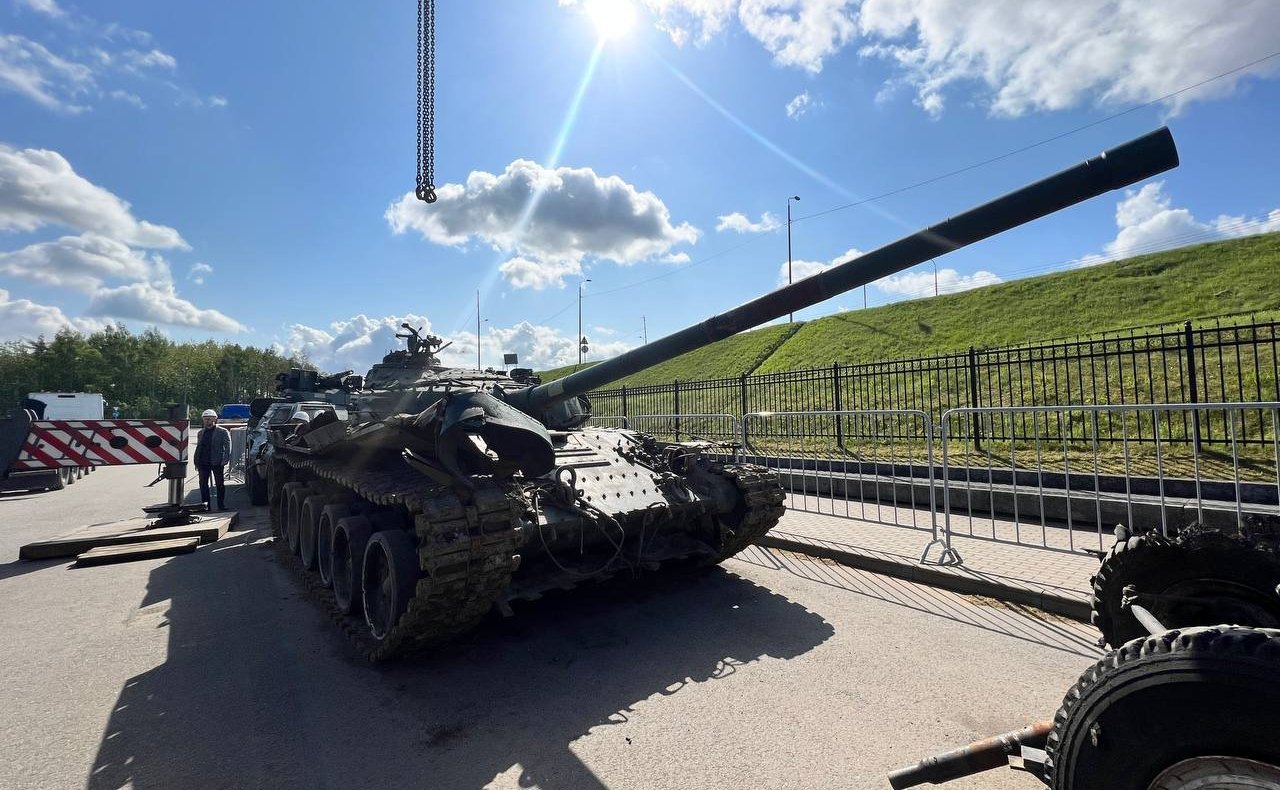 Состоялась передача военной техники — танка Т-72Е вологодской кадетской школе из экспозиции выставки «Фашизм. Невыученные уроки истории. Связь времен»