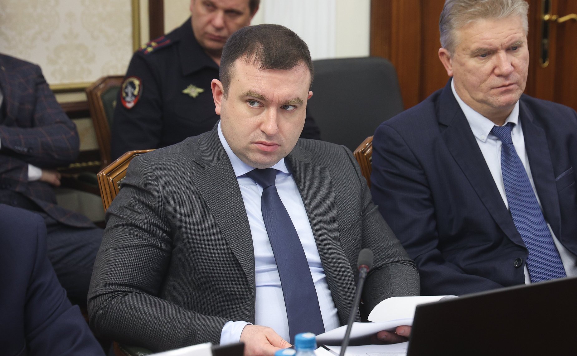 Совещание, посвященное реализации мер, направленных на снижение уровня некомплекта личного состава органов внутренних дел РФ, на повышение уровня социальных гарантий и льгот сотрудникам и работникам указанных органов