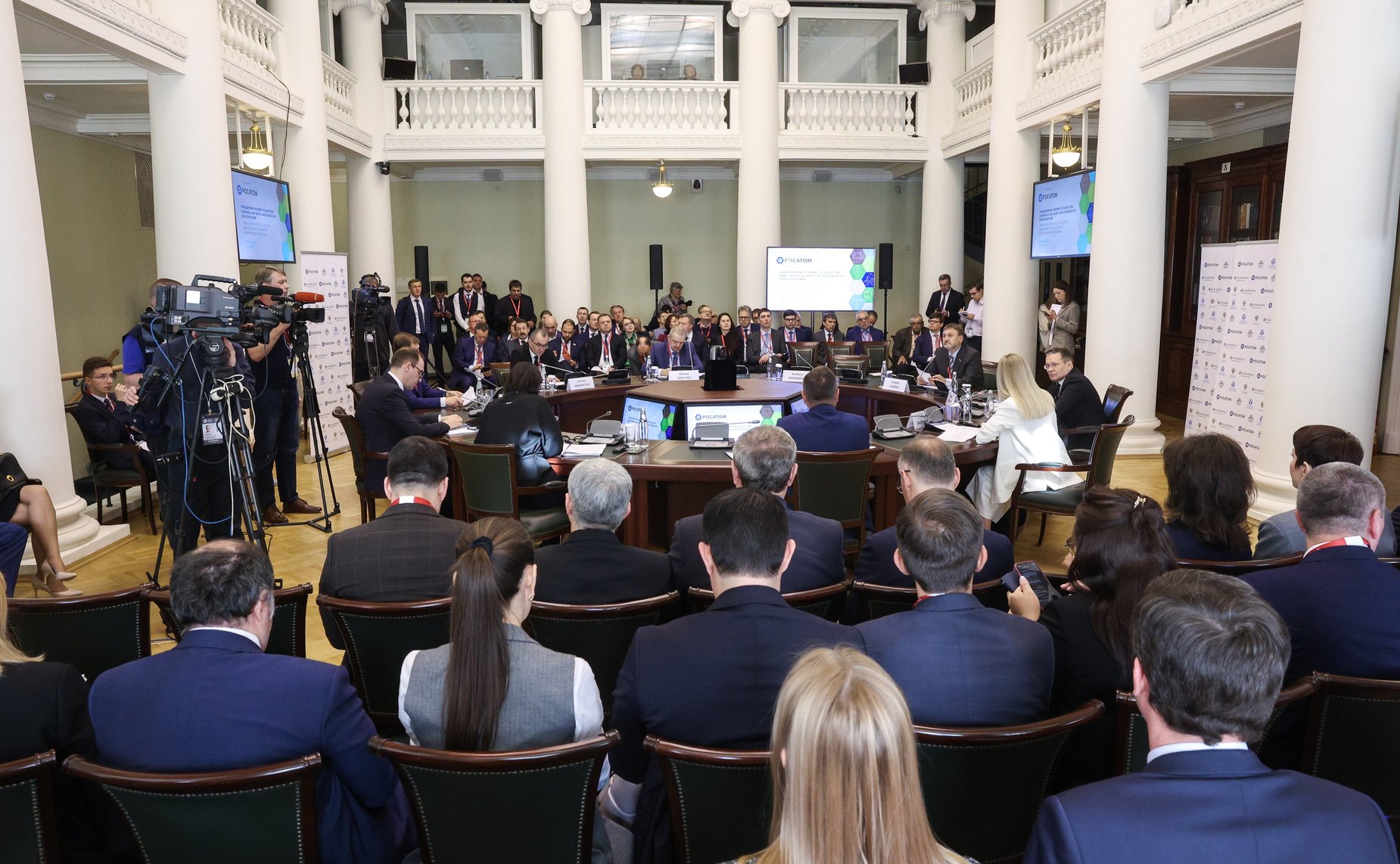 Круглый стол «Объединение усилий государства и бизнеса как залог экологического благополучия» в рамках X Невского международного экологического конгресса