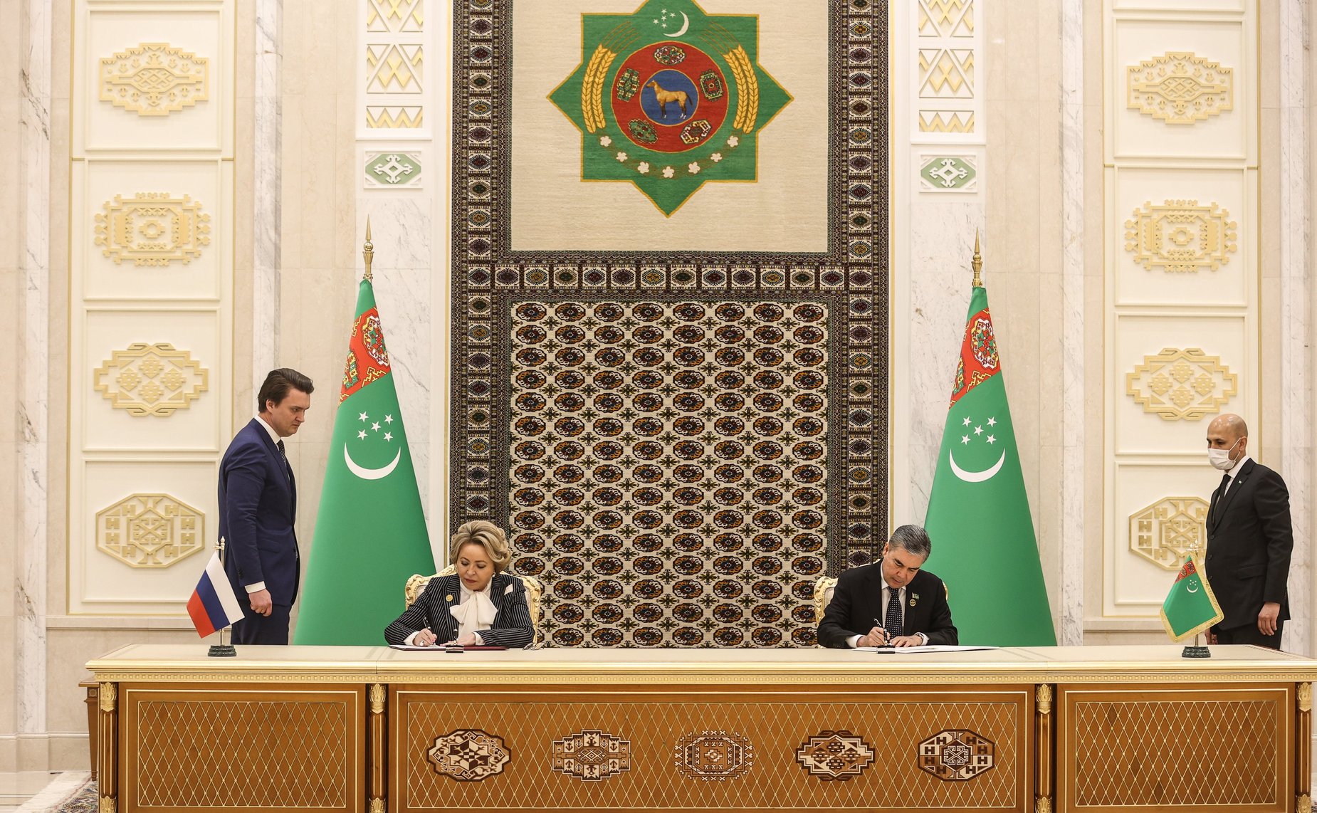 Церемония подписания соглашения «О сотрудничестве между Советом Федерации Федерального Собрания Российской Федерации и Халк Маслахаты Милли Генгеша Туркменистана»