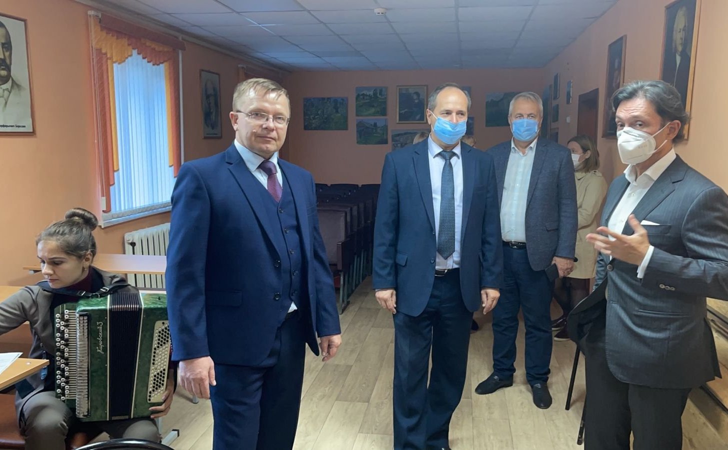 Максим Кавджарадзе в ходе поездки в регион провел встречи с учащимися и педагогами села Измалково Измалковского района